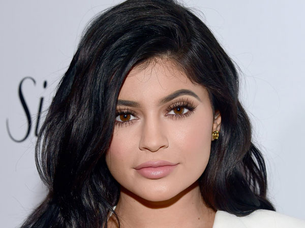 Satu Tweet dari Kylie Jenner Sebabkan Nilai Saham Snapchat Anjlok!