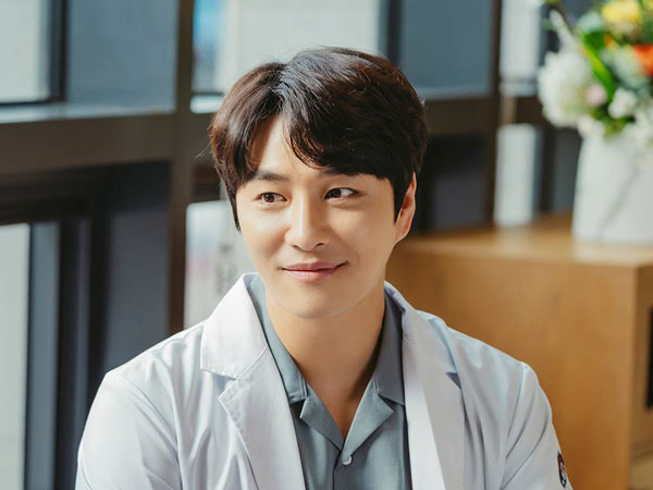 Fakta Pemain 'Dr. Cha' Min Woo Hyuk, Aktor Tampan Ayah Dua Anak