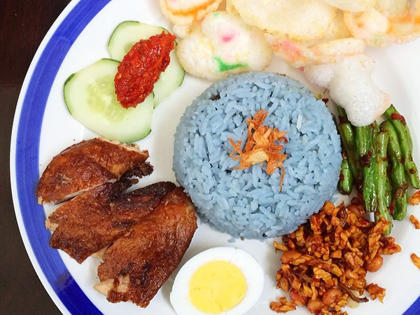 Usir Rasa Bosan, Yuk Cicipi Aneka Menu Makanan Warna-warni Ini