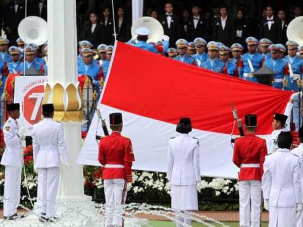 Diarak Dari Monas ke Istana, Presiden Jokowi Ubah Kebiasaan Bendera 17 Agustusan!