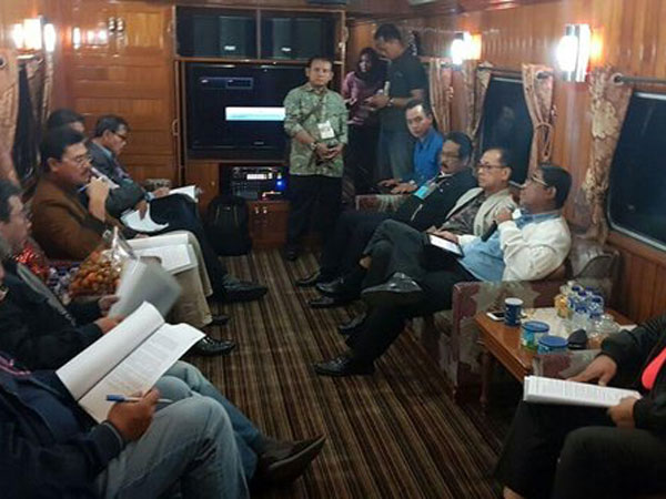 Rapat Pemrov di Kereta Wisata Mewah, Ahok-Anies Kompak 'Serang' Plt Gubernur Sumarsono
