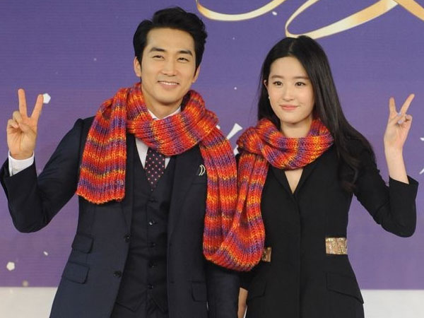 Ingin Buktikan Sosok Mantu Idaman, Ini Perlakuan Manis Song Seung Hun untuk Ibu Liu Yifei