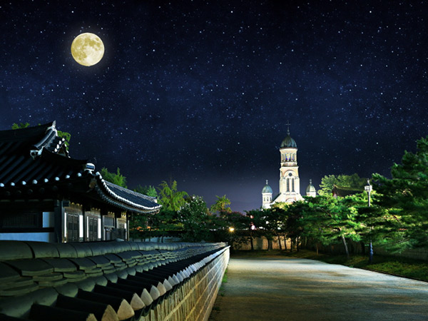 Wisata Malam Keliling Istana Bersama Raja Korea di Jeonju Hanok Village