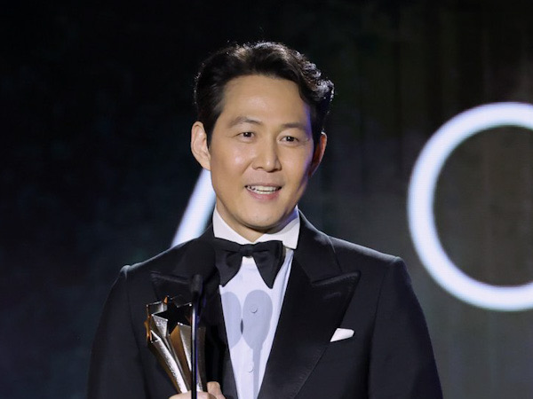 Congrats, Lee Jung Jae Menangkan Piala Aktor Terbaik Critics Choice Awards 2022
