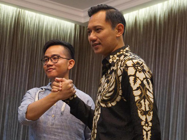 Beda Gaya Anak Presiden Saat AHY Minta Restu Jokowi Resmikan 'The Yudhoyono Institute'