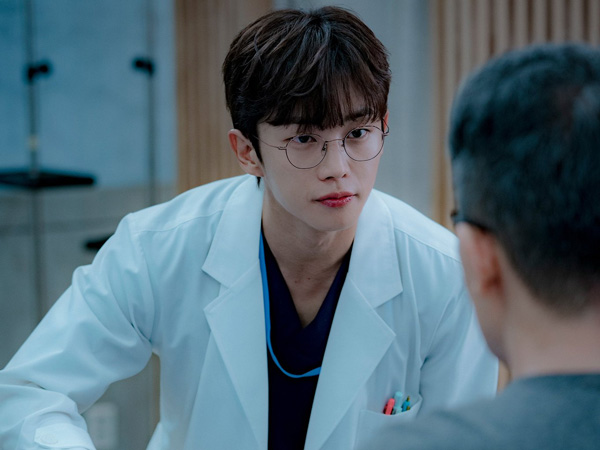 Kim Min Seok Bagikan Keseruannya Jadi Dokter di Drama 'Delivery Man'