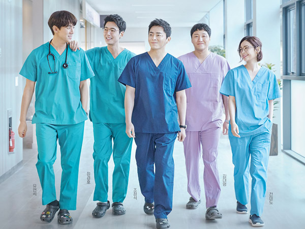 PD Shin Won Ho Ungkap Hal Sederhana Namun Spesial dari Drama 'Hospital Playlist'
