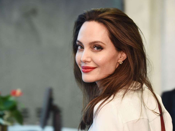 Move On dari Brad Pitt, Angelina Jolie Recanakan Pernikahan Keempat