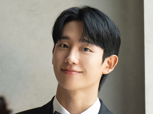 Jung Hae In Kembali Perpanjang Kontrak dengan FNC Entertainment