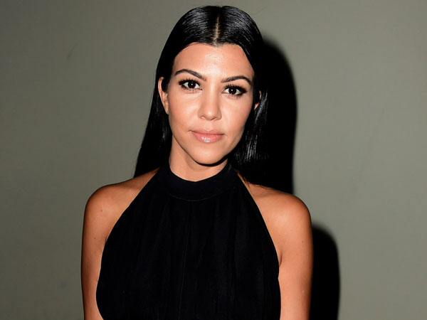 Duh, Kourtney Kardashian Stres Disindir Tajam Kekasih Muslimnya Karena Foto Seksi?