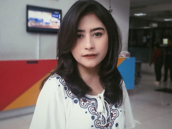 Prilly Latuconsina Rancang Sendiri Seragam Lebaran untuk Keluarganya