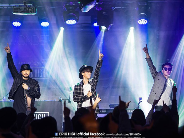 Epik High Ungkap Alasan Selalu Semprotkan Air ke Penonton Saat Manggung