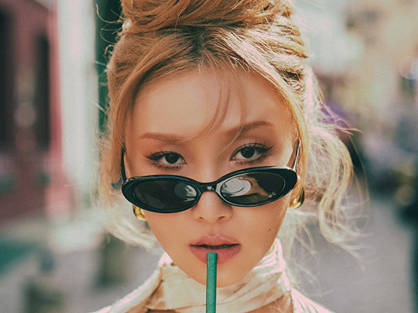 Hwasa Kembali Tampil Menggoda dan Percaya Diri dalam MV 'NA'