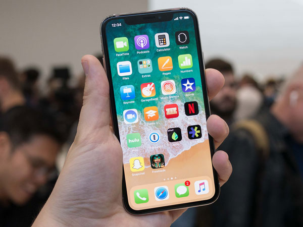 Bersaing dengan Ponsel Cina, Apple Dikabarkan Buat iPhone X Versi Murah