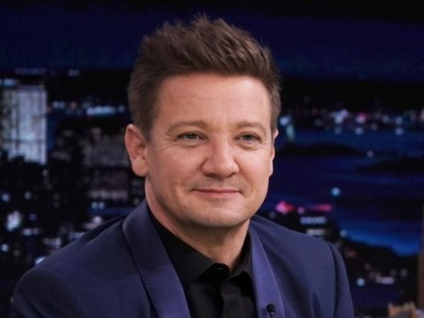 Kondisi Terkini Jeremy Renner Pasca Operasi Cedera Dada dan Tulang Belakang