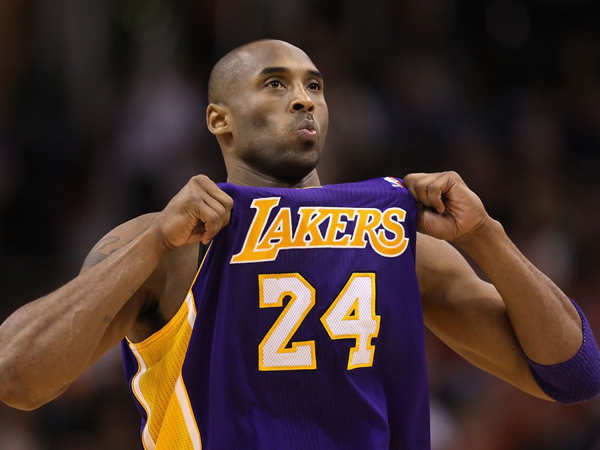 Lakukan Pertandingan Terakhir Dengan Haru, Kobe Bryant Resmi Pensiun