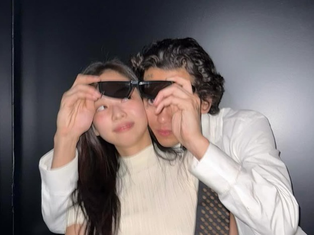 Jennie Posting Foto Mesra Bareng Dominic Fike Jelang Perilisan 'Love Hangover'
