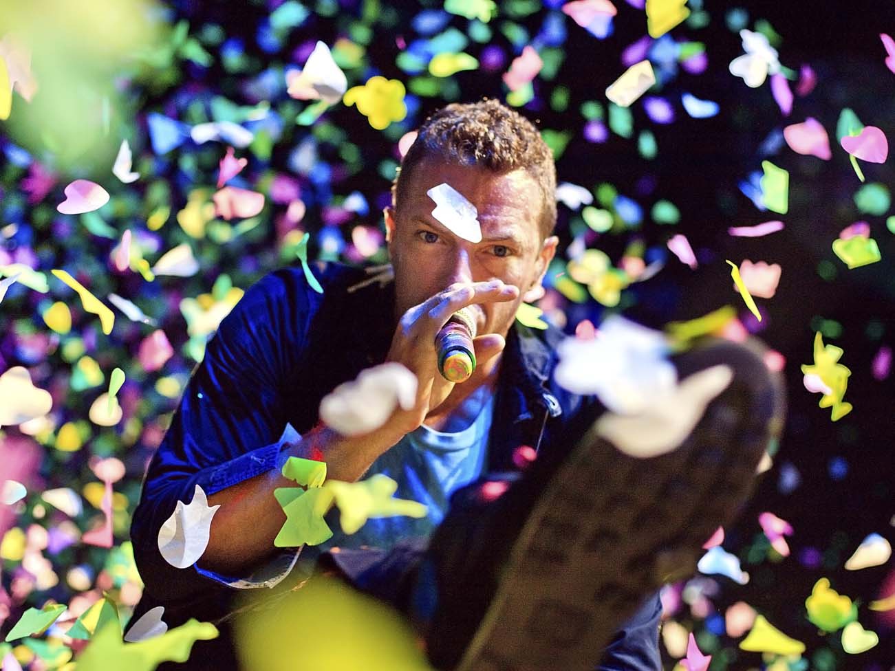 So Sweet! Coldplay Ajak Pengguna Kursi Roda 'Manggung' di Dublin