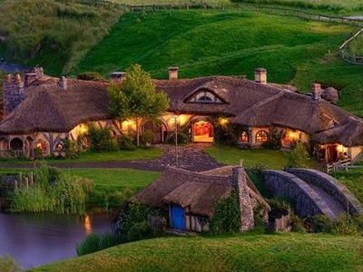 Wow, New Zealand Punya Bar Ala The Hobbit