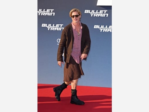 Gaya Brad Pitt dengan Rok di Red Carpet Bullet Train