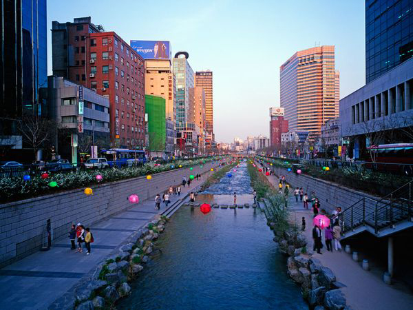 Ini Dia Pesona Cheonggyecheon Stream di Korea Selatan