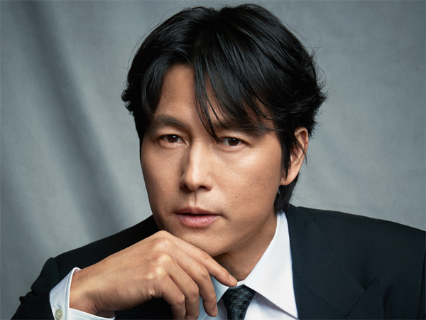 Jung Woo Sung Diam-diam Kunjungi Lokasi Peringatan Korban Tragedi Itaewon