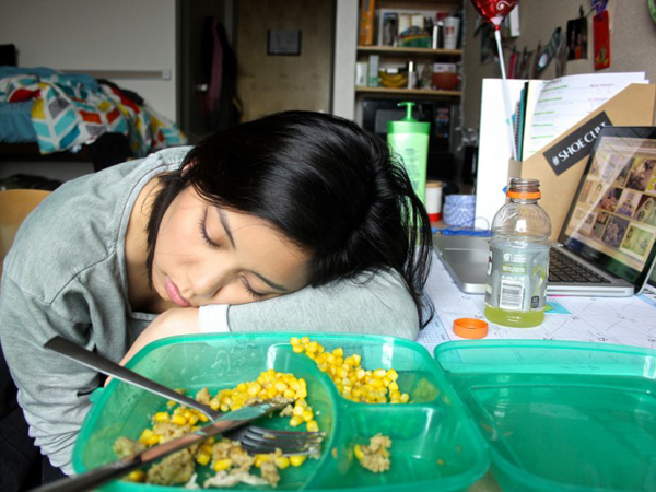 Bahayakan Kesehatan, Jangan Langsung Tidur Setelah Makan!
