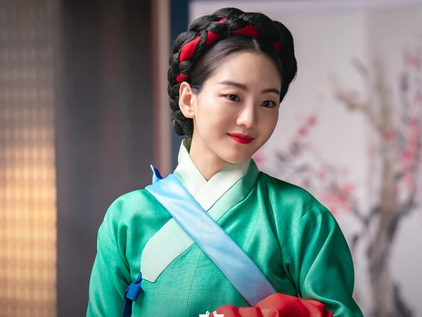 Intip Transformasi Cho Yi Hyun Jalani Kehidupan Ganda di Drama 'The Matchmakers'