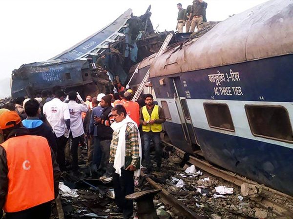 Tragis, Kereta Api Anjlok di India Tewaskan 100 Orang Lebih