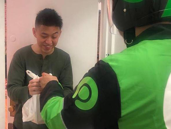 Viral Gojek Antar Makanan hingga ke New York Demi Rich Brian