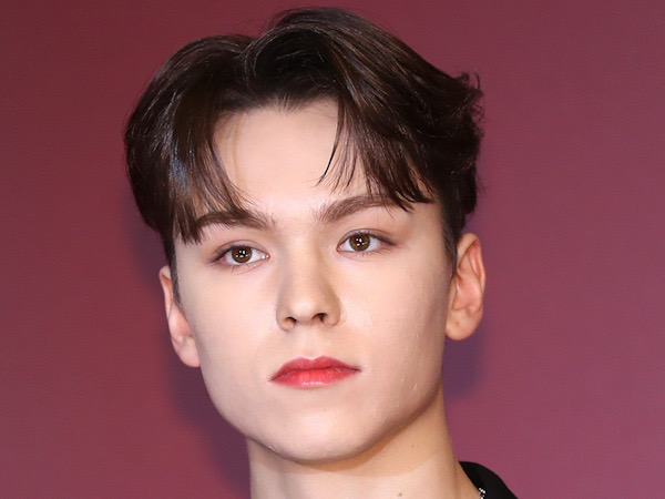 Vernon SEVENTEEN Positif COVID-19 dengan Gejala