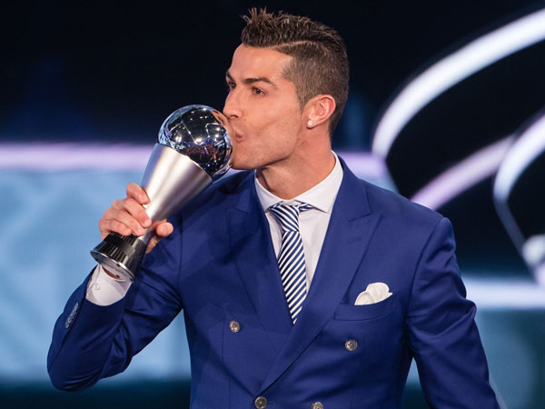 Raih Penghargaan FIFA, Cristiano Ronaldo Langsung Pamer Pacar Baru