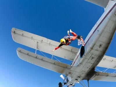 Sky Diving, Remaja Ini Jatuh dari Ketinggian 3.000 Kaki!