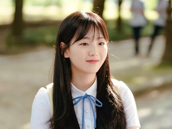 Beralih dari Dokter Magang, Cho Yi Hyun Jadi Cinta Pertama Kim Yohan di Drama 'School 2021'