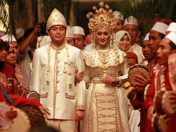 Resmi Gugat Cerai dan Diduga Pisah Rumah Setahun, Ini Tanggapan Dian Pelangi dan Suami