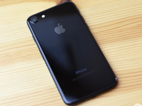 Paling Dicari, Ternyata iPhone 7 Warna Jet Black Punya Kelemahan