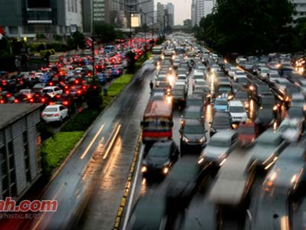 Semalaman Diguyur Hujan, Jakarta dan Sekitarnya Macet Parah