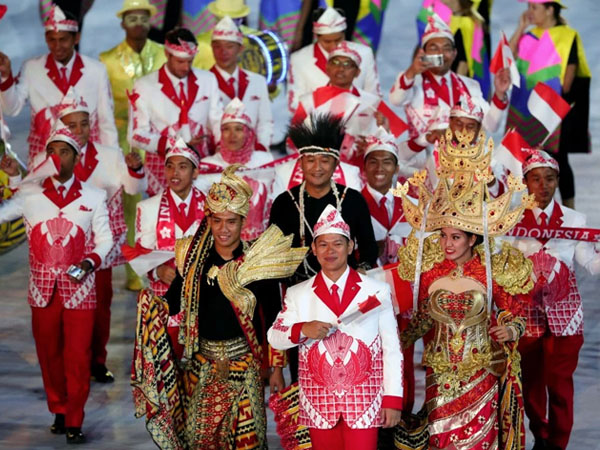 Sempat Dikritik, Kostum Indonesia di Pembukaan Olimpiade 2016 Justru Tuai Pujian Dunia