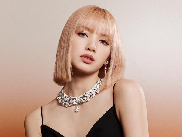 Lisa BLACKPINK Jadi Artis Wanita Pertama yang Puncaki Chart Billboard Hot Trending Songs