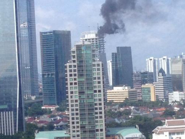 Gedung Baru Terbakar, Belasan Damkar Dikerahkan ke Menara Palma Kuningan