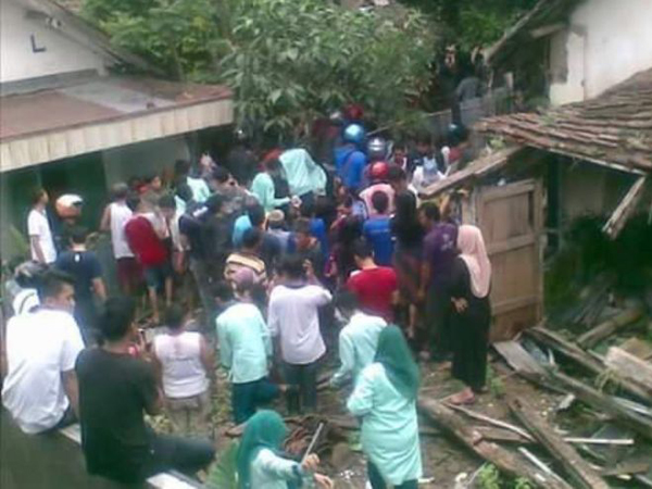 Pesawat Tempur Jatuh Menimpa Rumah Warga di Malang, 3 Orang Tewas
