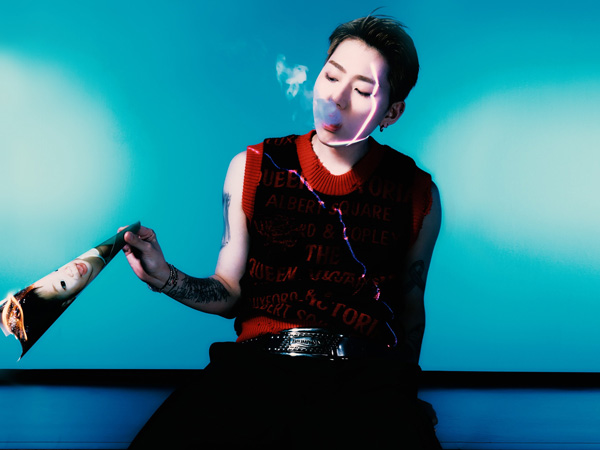 Zico Tunjukkan Kekacauan Kota Korea di MV Terbaru 'Freak'