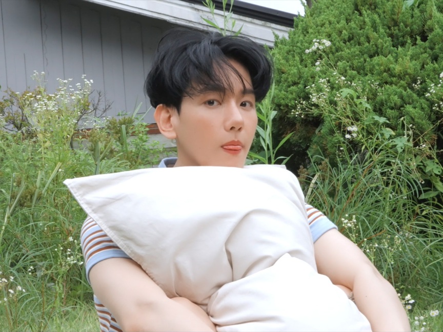 Album Terbaru Baekhyun EXO 'Hello, World' Capai Million Seller dalam 5 Hari