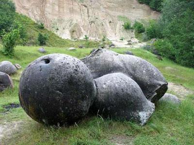 Wow, Di Rumania Ada Batu Bisa Tumbuh