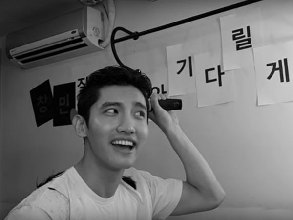 Changmin TVXQ Cukur Rambutnya Sendiri Sebelum Jalani Wajib Militer