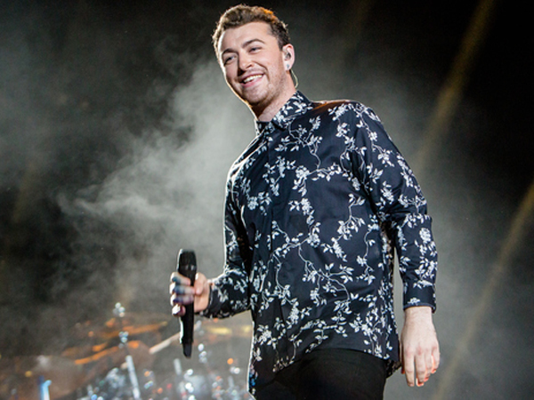 Sam Smith akan Nyanyikan Soundtrack Film Terbaru James Bond?