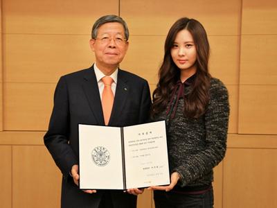 Wow, Seohyun SNSD Berikan Donasi 1M Untuk Program Beasiswa di Kampusnya!