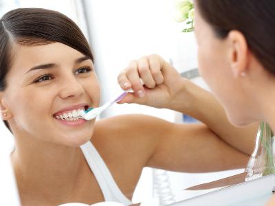 Inilah Alasan Pentingnya Untuk Tak Lupa Menggosok Gigi Sebelum Tidur!
