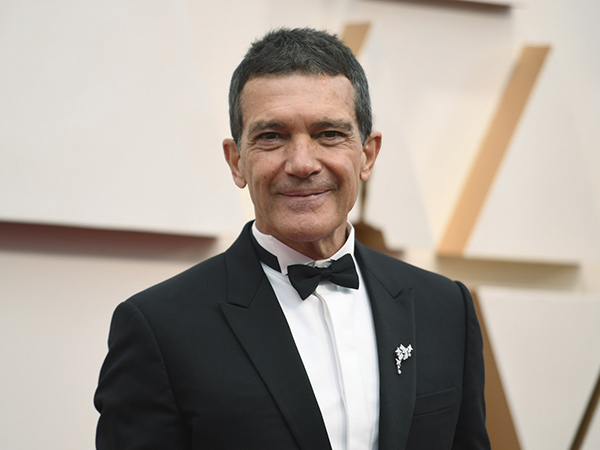 Aktor Antonio Banderas Konfirmasi Positif Covid-19 Tepat di Ultah ke-60