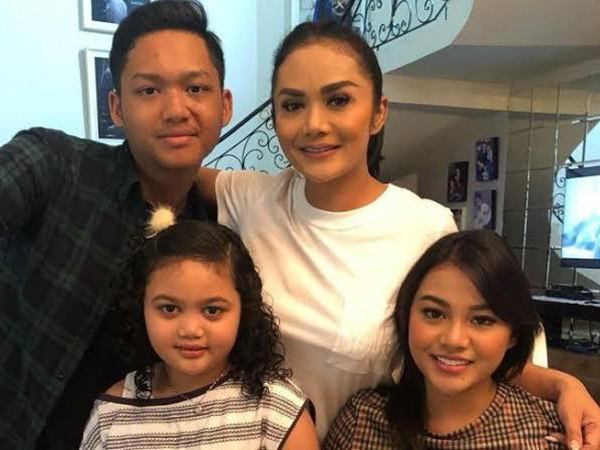 Viral Video Lawas Aurel dan Azriel Sebut Krisdayanti Selingkuh